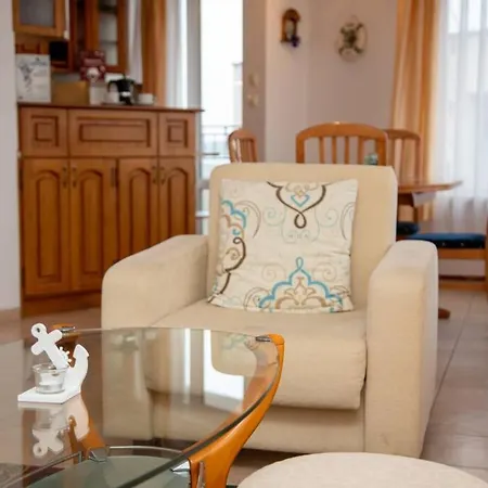 Convenient 1-bedroom Flat Next To Harmanite *