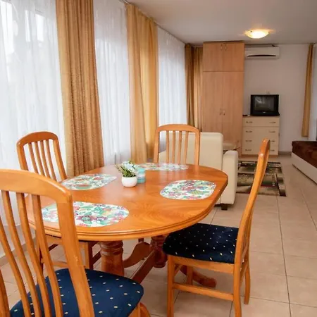 Апартаменты Convenient 1-bedroom Flat Next To Harmanite Созополь