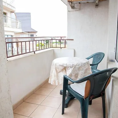 Апартаменты Convenient 1-bedroom Flat Next To Harmanite