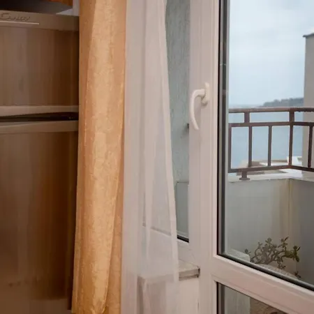 Convenient 1-bedroom Flat Next To Harmanite
