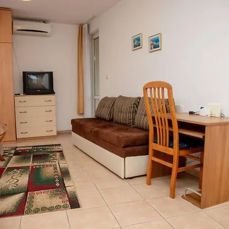 Апартаменты Convenient 1-bedroom Flat Next To Harmanite Созополь